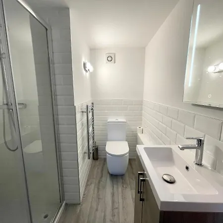 Fantastic Convenient 2 Bedroom 2 Bathroom Perfect For Stansted Airport, 2 Minute Walk To Bishops Stortford Train Station! Bishop's Stortford Exterior photo
