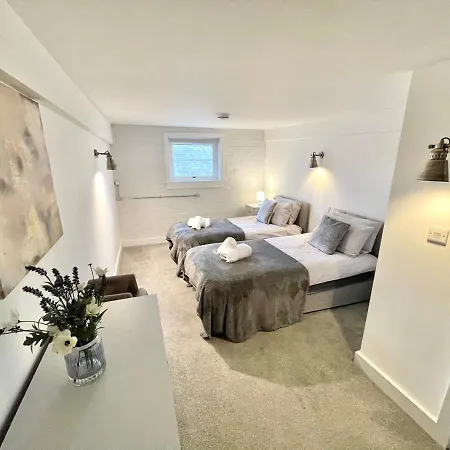 Fantastic Convenient 2 Bedroom 2 Bathroom Perfect For Stansted Airport, 2 Minute Walk To Bishops Stortford Train Station! Bishop's Stortford Exterior photo