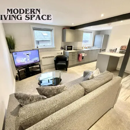 Fantastic Convenient 2 Bedroom 2 Bathroom Perfect For Stansted Airport, 2 Minute Walk To Bishops Stortford Train Station! Bishop's Stortford Exterior photo