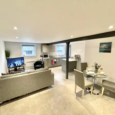 Fantastic Convenient 2 Bedroom 2 Bathroom Perfect For Stansted Airport, 2 Minute Walk To Bishops Stortford Train Station! Exterior photo