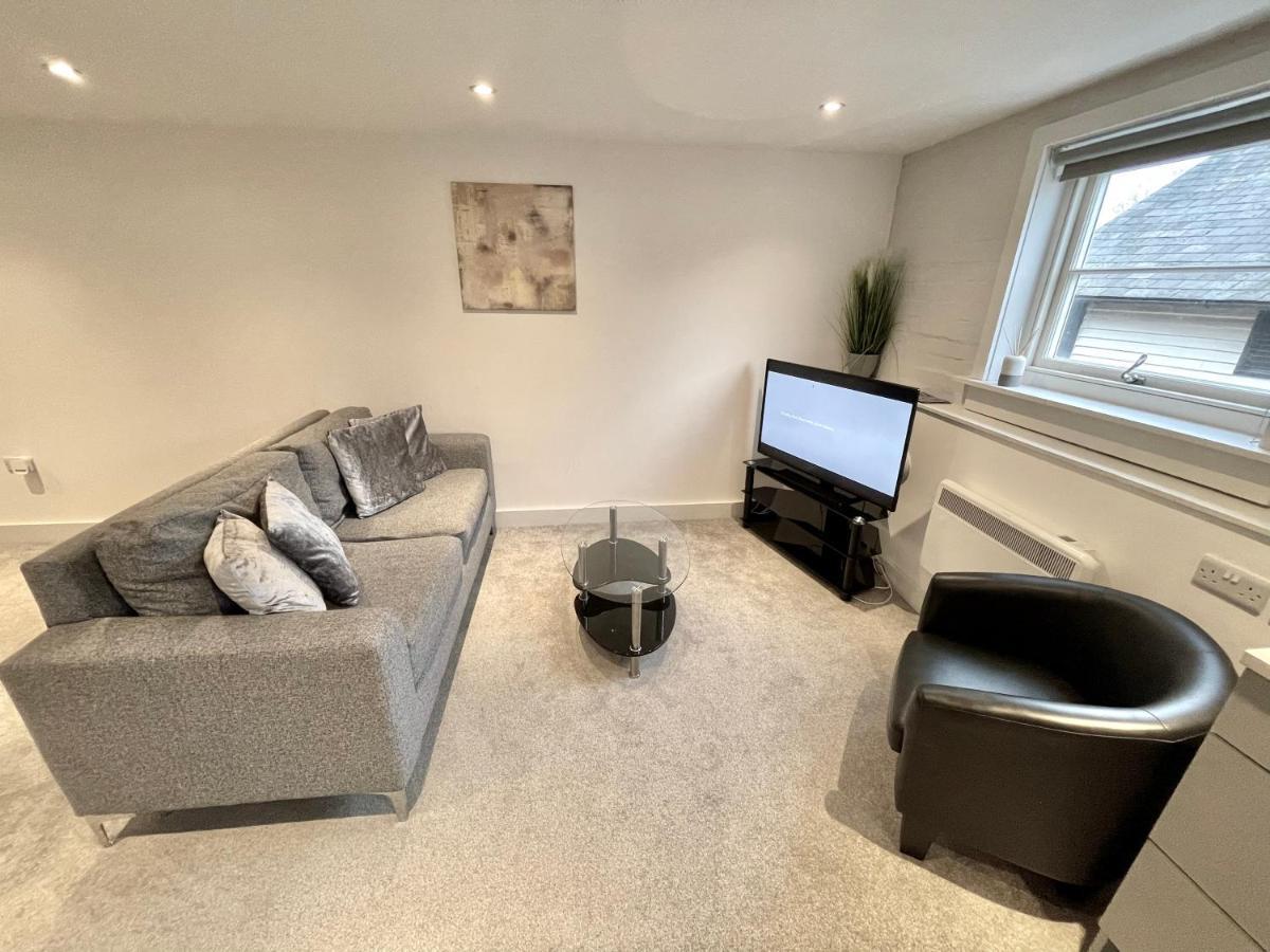 Apartment Fantastic Convenient 2 Bedroom 2 Bathroom Perfect For Stansted Airport, 2 Minute Walk To Bishops Stortford Train Station! *