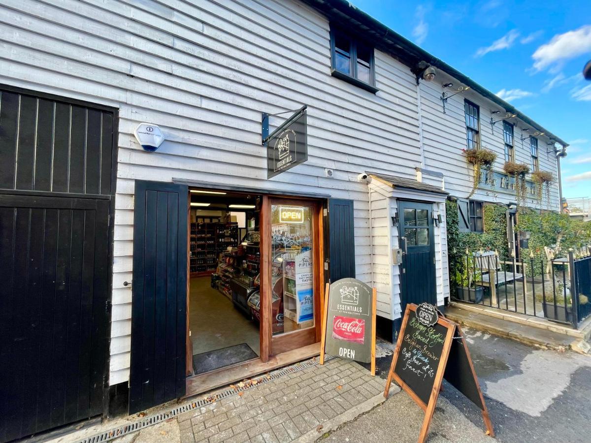 Fantastic Convenient 2 Bedroom 2 Bathroom Perfect For Stansted Airport, 2 Minute Walk To Bishops Stortford Train Station! * Bishop's Stortford