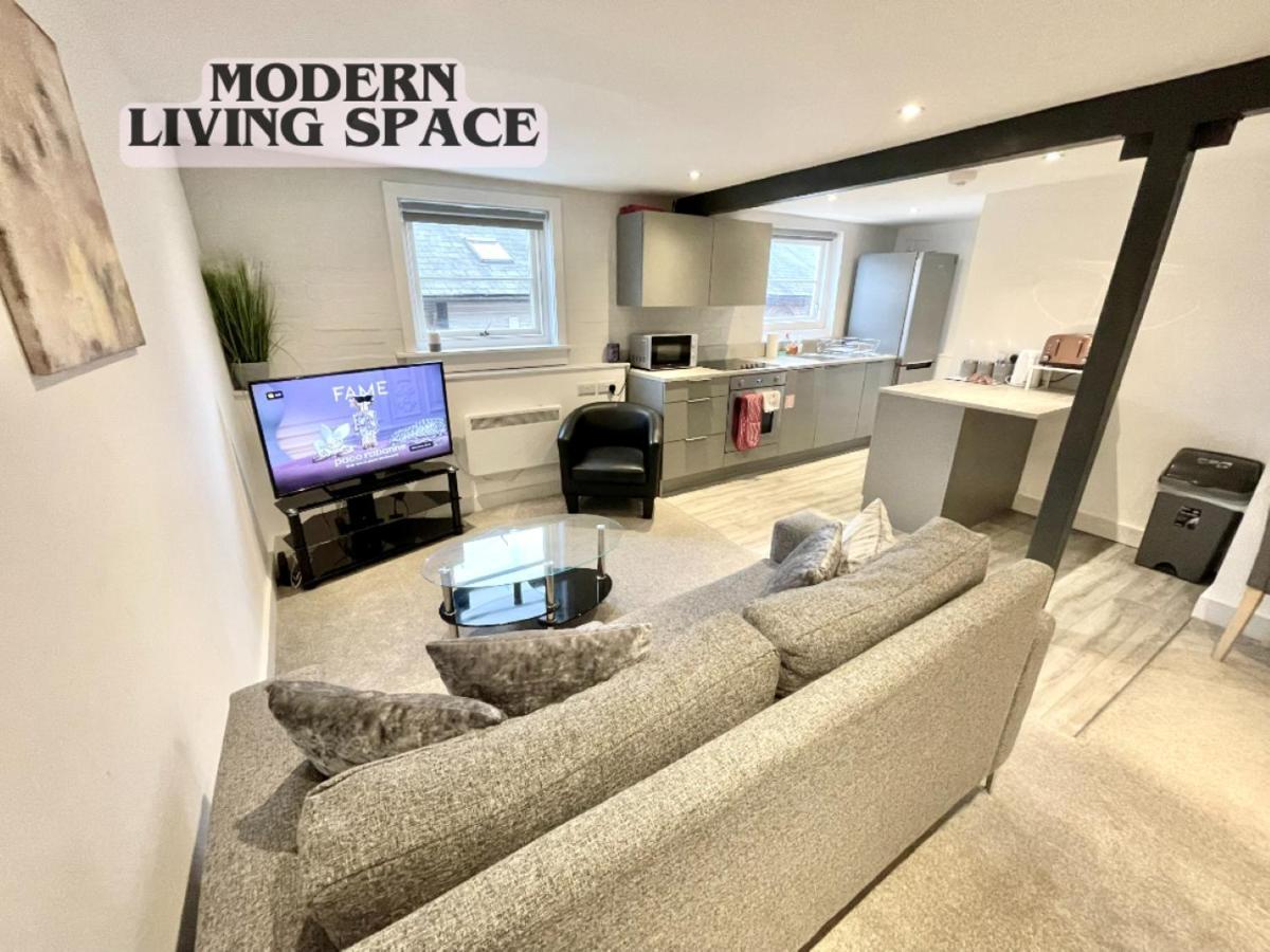 Fantastic Convenient 2 Bedroom 2 Bathroom Perfect For Stansted Airport, 2 Minute Walk To Bishops Stortford Train Station! Apartment Bishop's Stortford