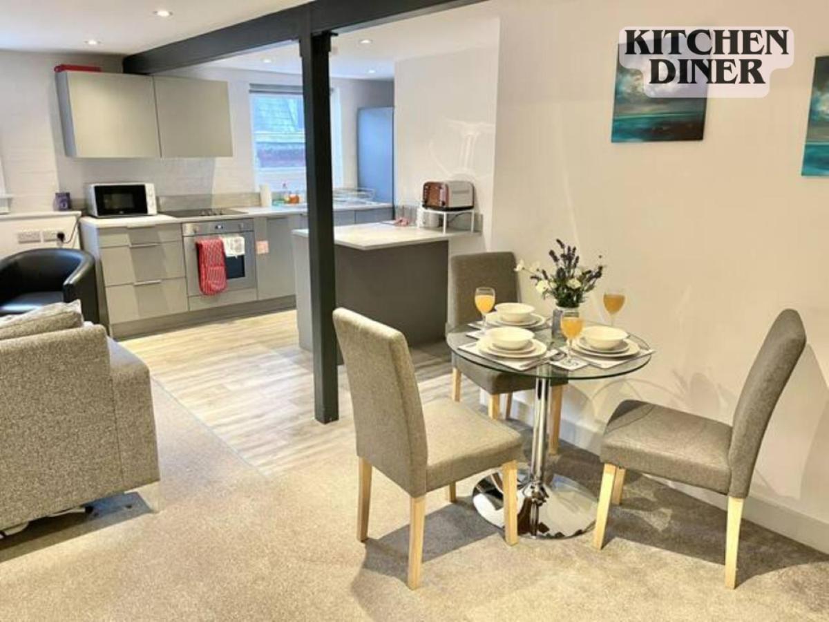 Fantastic Convenient 2 Bedroom 2 Bathroom Perfect For Stansted Airport, 2 Minute Walk To Bishops Stortford Train Station! *