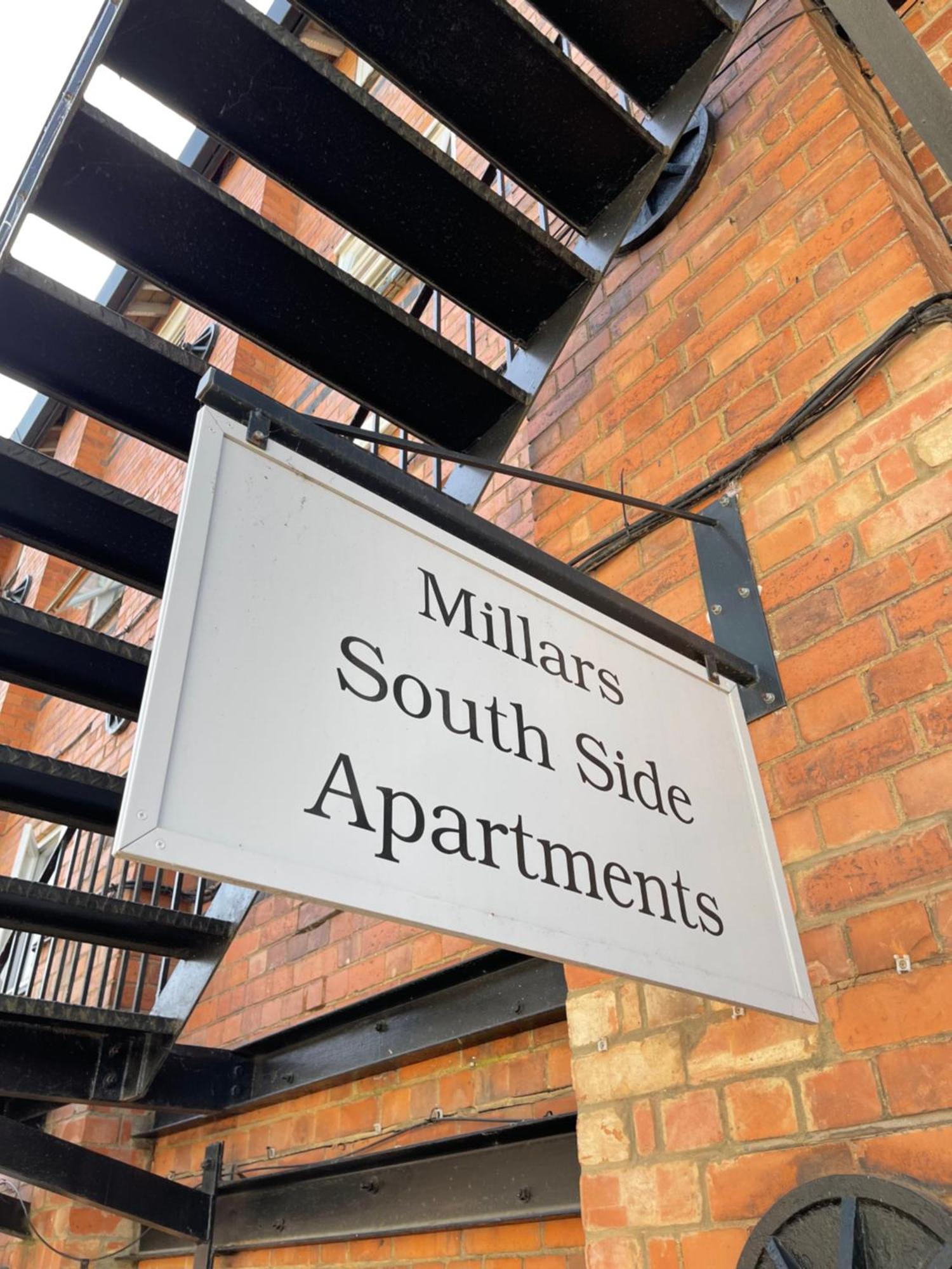 Apartment Fantastic Convenient 2 Bedroom 2 Bathroom Perfect For Stansted Airport, 2 Minute Walk To Bishops Stortford Train Station! *